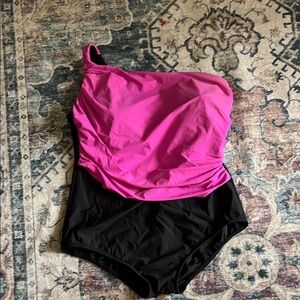 Inches Away 24W Black & Hot Pink One Shoulder One Piece Swimsuit Ruched Modest
